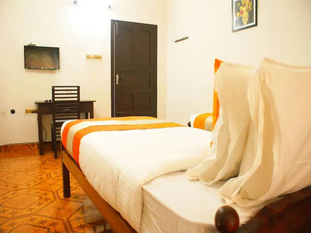 OYO 9902 Nedumparambil Residency