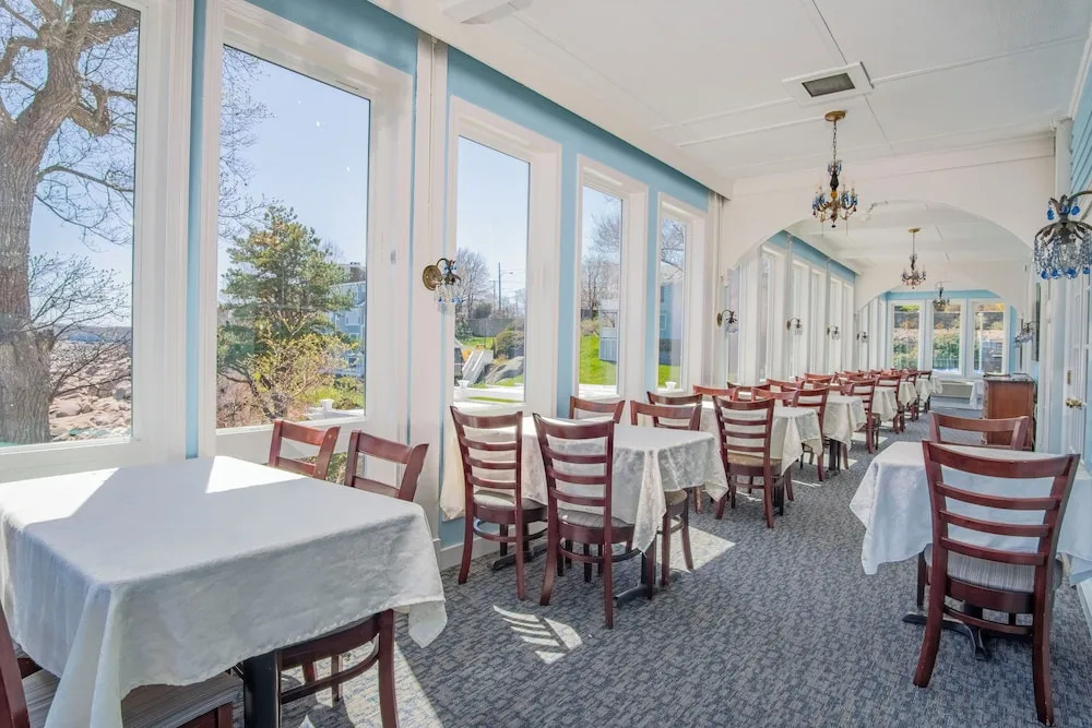 Yankee Clipper Inn