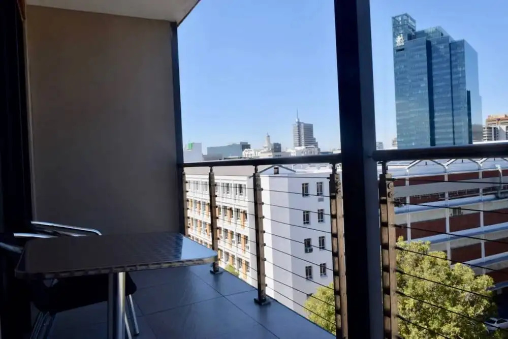 Relaxing 2 Bedroom Rockwell Apartment Suite
