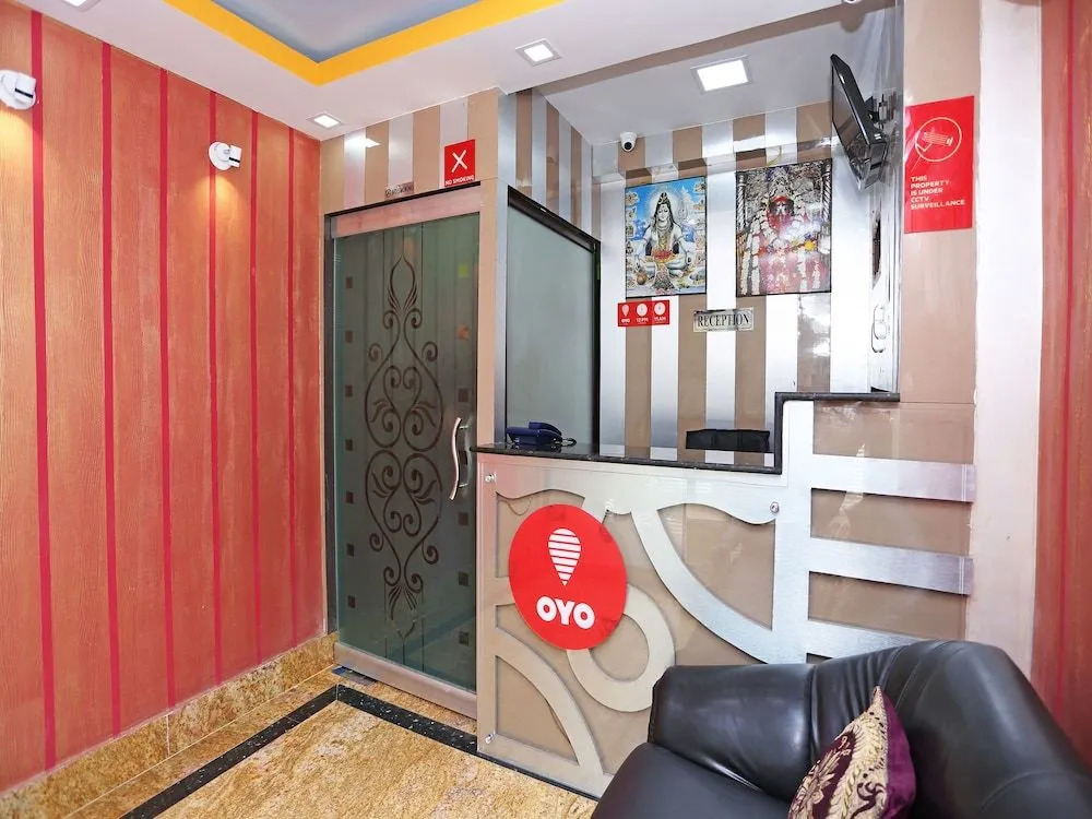 OYO 9975 Hotel Asmeet