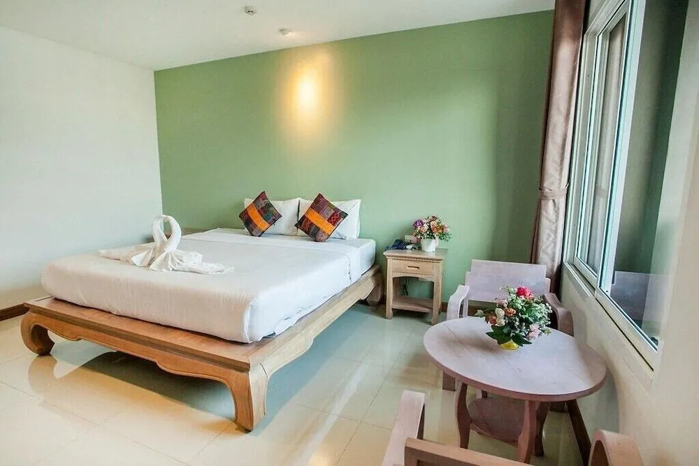 At Ruam Chok Hotel