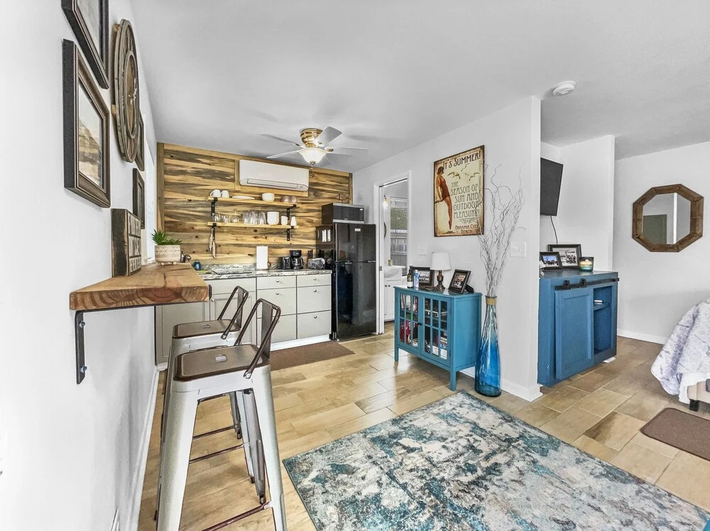 Salty Suite 1 Bedroom Townhouse by Redawning