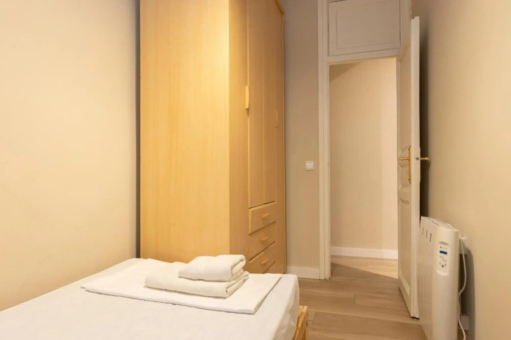 ApartEasy - Family 4-Bedroom Apartment