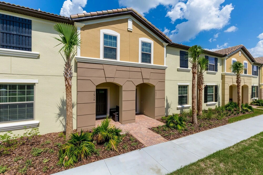Windsor at Westside - 8882 Geneve Court