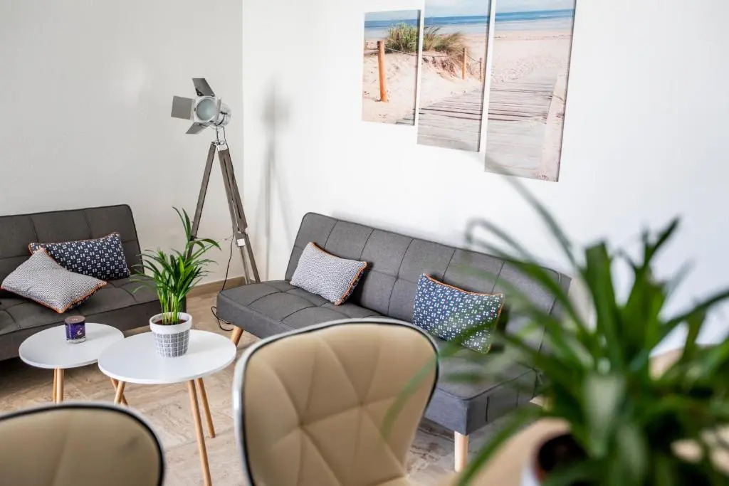 ++++ renovated cosy 50m2 sunny flat / balcony / close to beach and to the Palais des festivals ++++