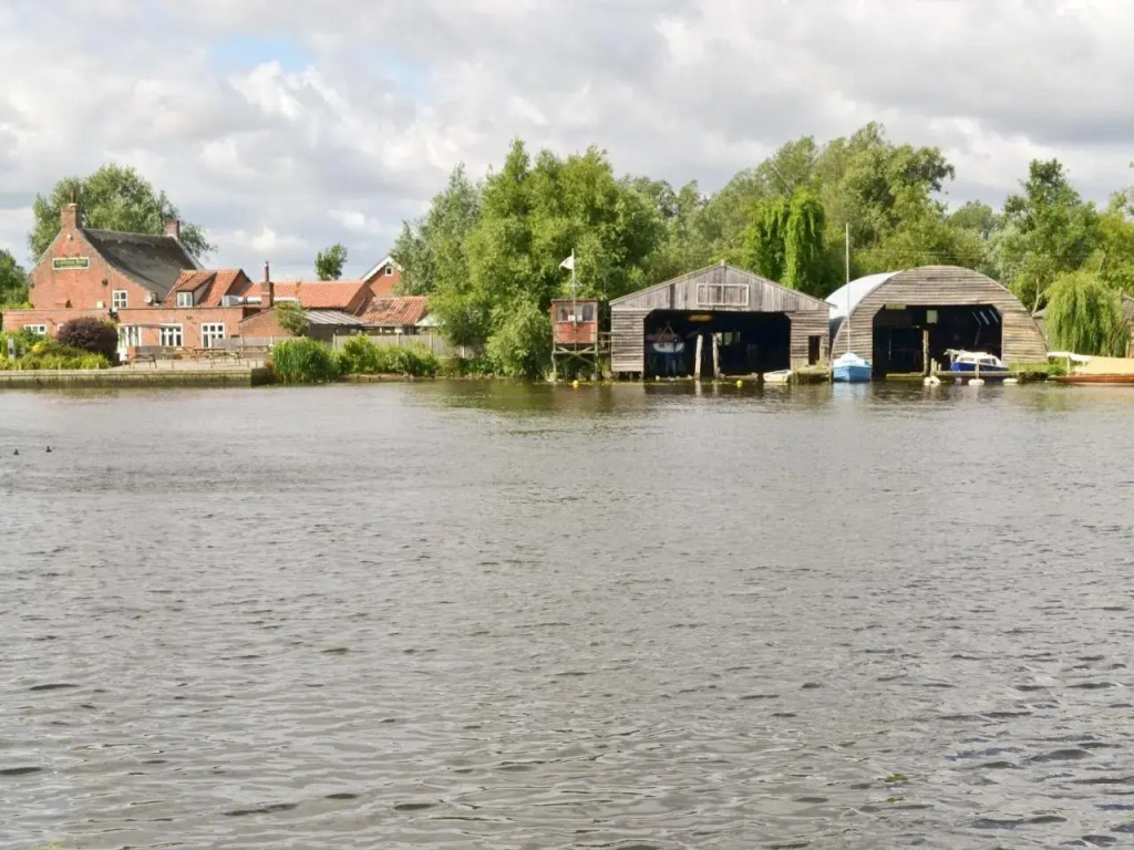 Yare View Lodge