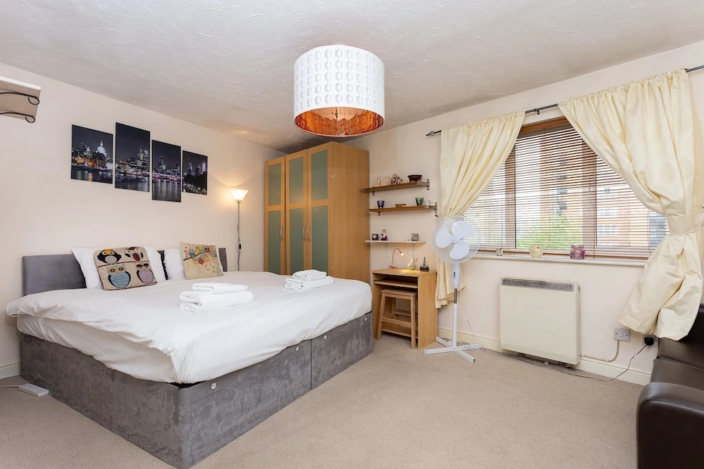 3 Bedroom Flat Near Canary Wharf