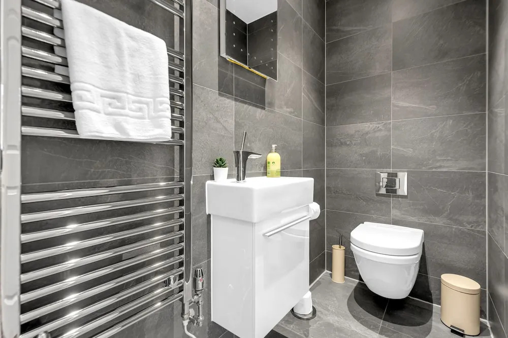 2 Bedroom Service Apt in Artillery Lane