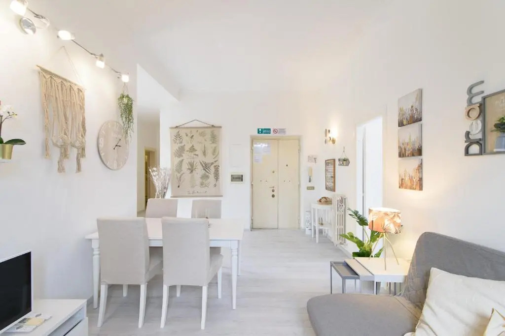 White Napoleone Apartment