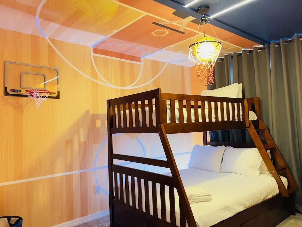 Brand New charming themed home near Disney
