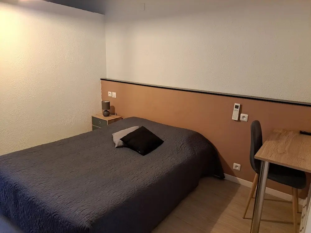 Logis Hotel Restaurant Les Platanes