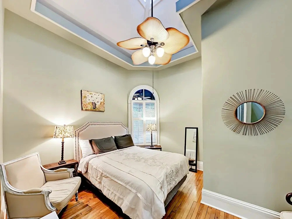 3Br Gorgeous Victorian House by RedAwning