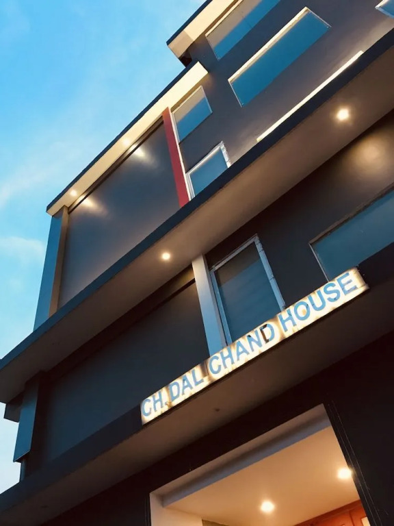Yu Turn TownHouse