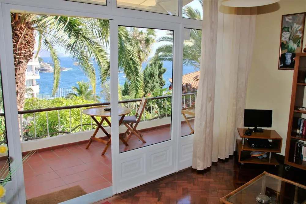 Bungalow With one Bedroom in Sâo Martinho, Funchal, With Wonderful sea View, Enclosed Garden and Wifi
