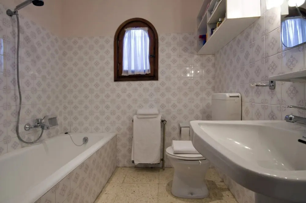 Villa - 4 Bedrooms with Pool and WiFi - 104982