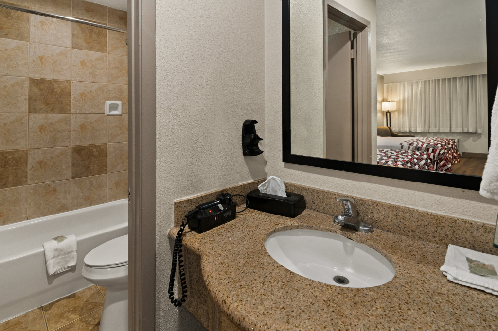 Red Roof Inn & Suites Irving - DFW Airport South