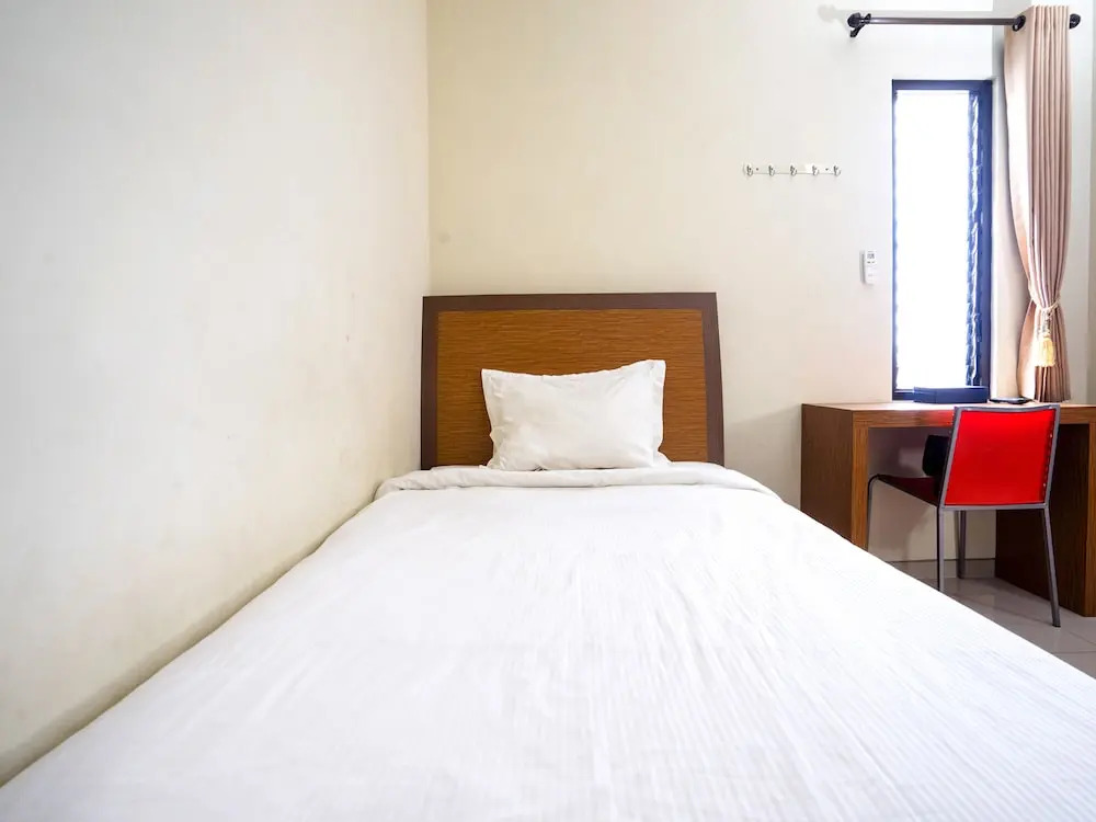 Pondok Indah Guest House by ecommerceloka