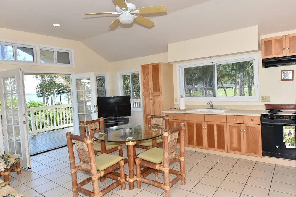 Waimanalo Beach Cottages