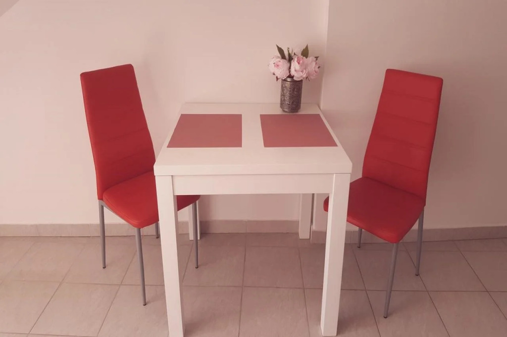 Jele Rooms