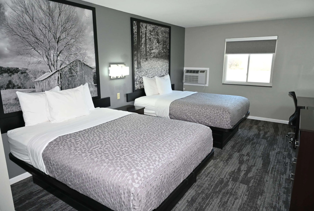 Super 8 by Wyndham Higginsville