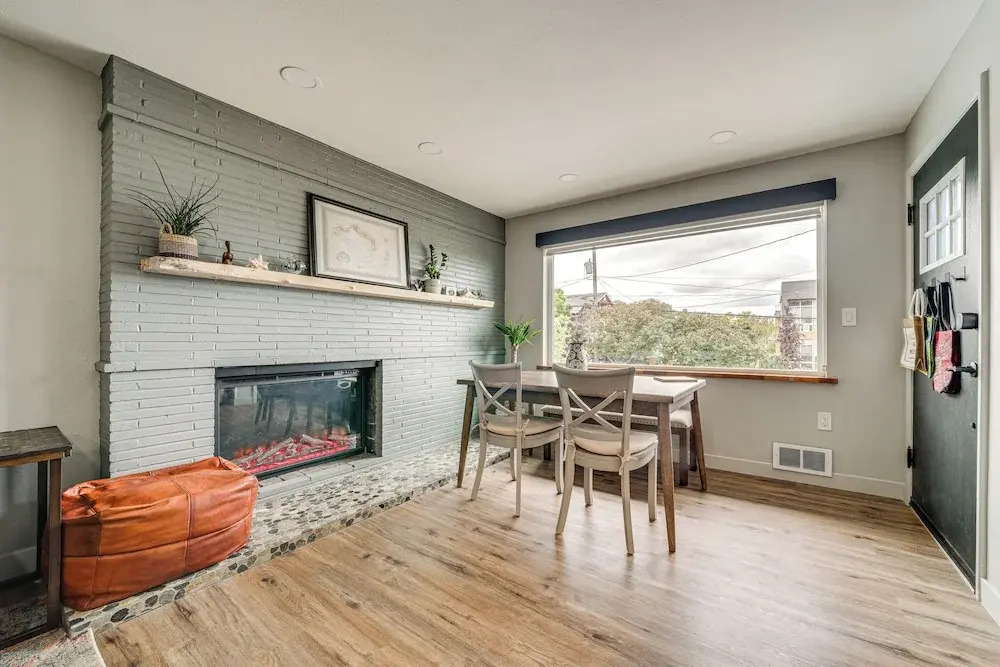 2 Blocks to Beach Park: Cozy Seattle Townhome