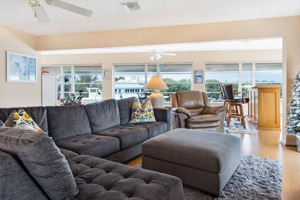 232 South Harbor Upstairs 3 Bedroom Apts by RedAwning
