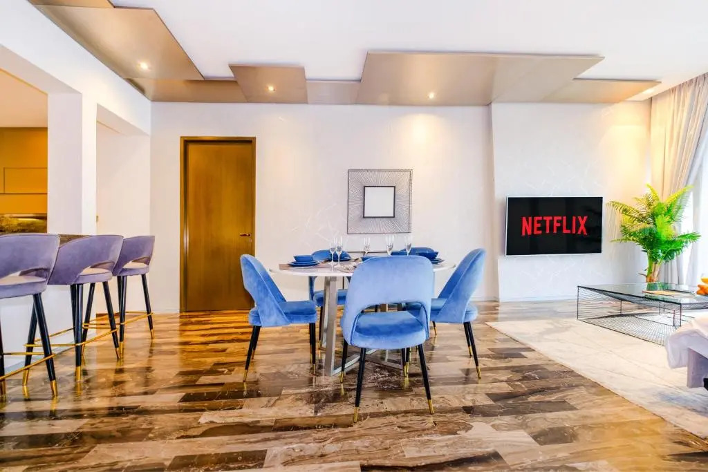 LUX - Lavish Suite with Full Palm Jumeirah View 1