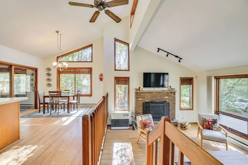 Near Water Parks: Pet-friendly Tobyhanna Getaway!