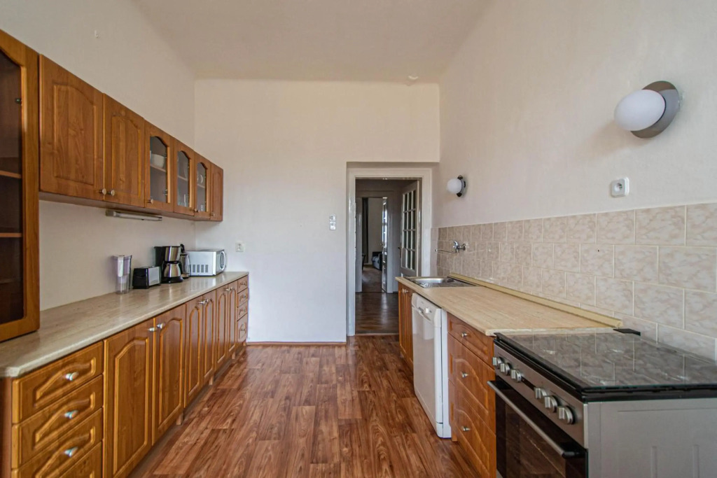 Super Central Billiard and Darts Big Apartment