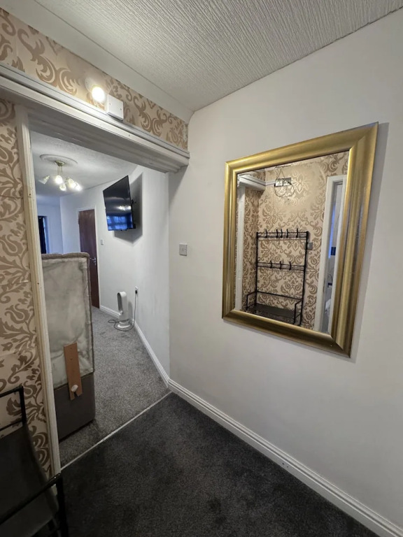 All Seasons Gatwick Guest House & Parking