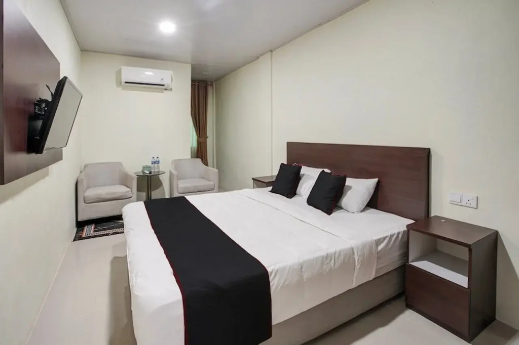 Collection O near Harbour Bay Mall formerly Kansa Hotel
