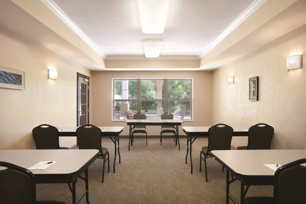 Country Inn & Suites by Radisson, Madison Southwest, WI