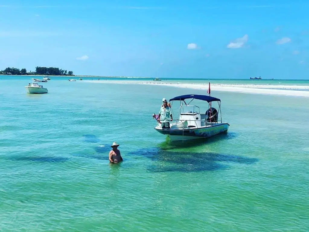 Siesta Beach Cottage, Sleeps 6, Walk to Beach, Stores, & Restaurants