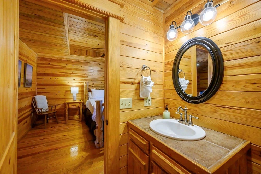 Kodiak Bear-hot Tub-playground-location