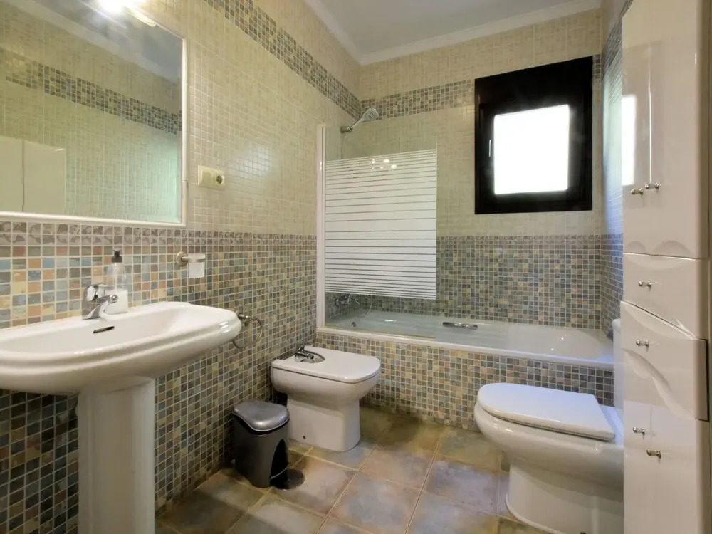 Independent Villa With Private Pool on an Estate in Sayalonga Costa del Sol