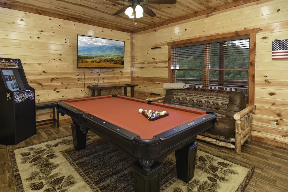 SmokyStays Indoor Heated Pool Cabin
