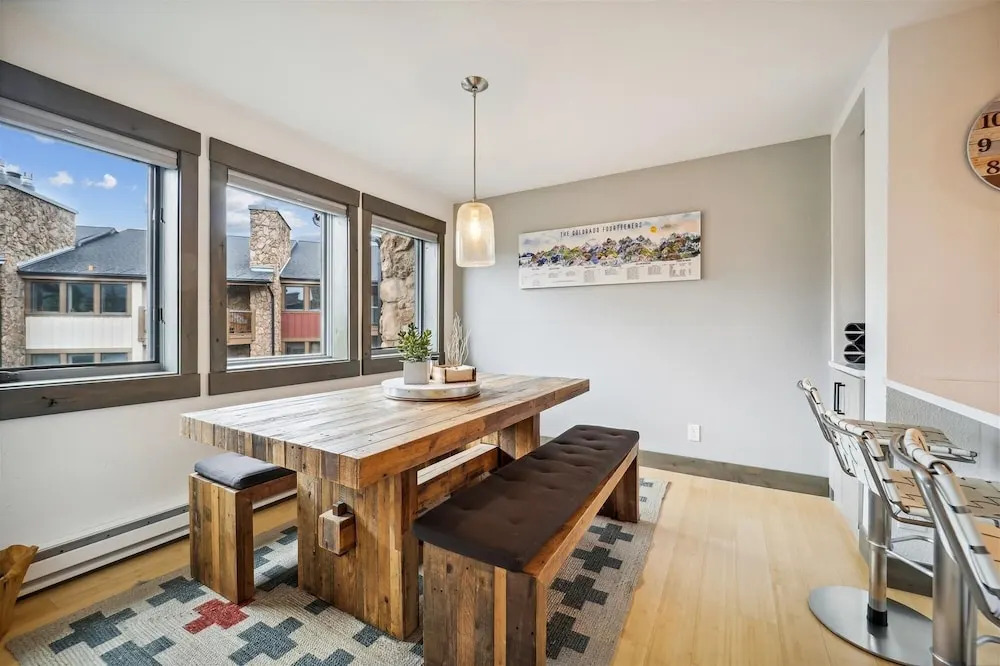 Park Place Peak 9 Condo: Ski In, Stroll To Shuttle