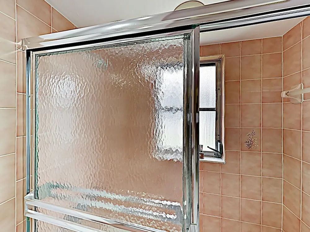 Dreamy In Quiet Neighborhood W/ Caged Pool 3 Bedroom Home