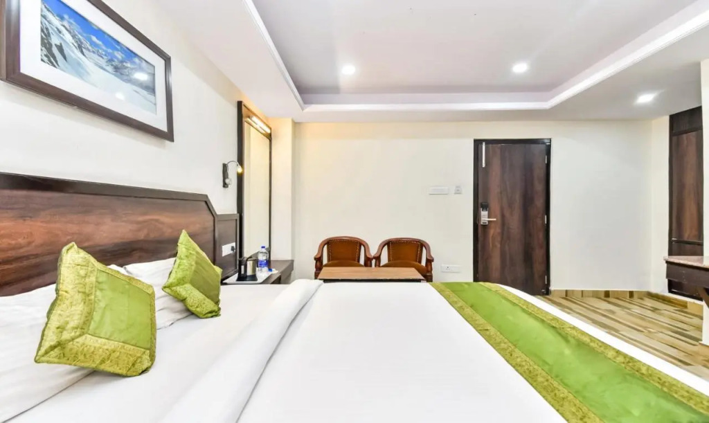 Treebo Maharaja, Near Mall Road