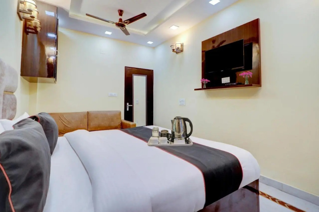 OYO 91483 Hotel Amazing House