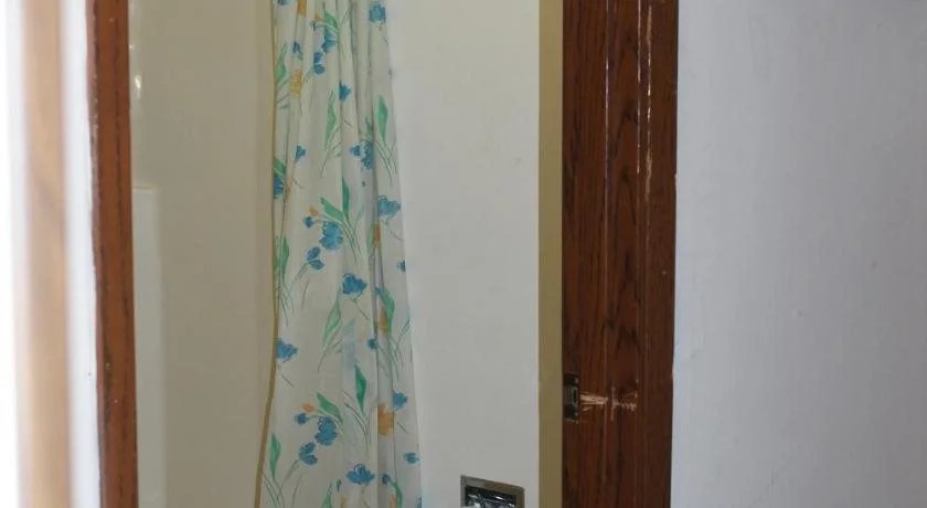 Raval Paradise Motel and RV Park