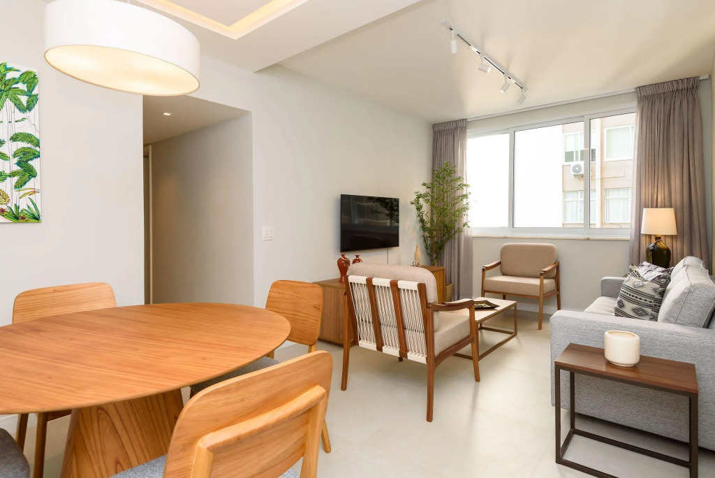 Apartamento No Leblon Com 3 Quartos | Gbc 260/301