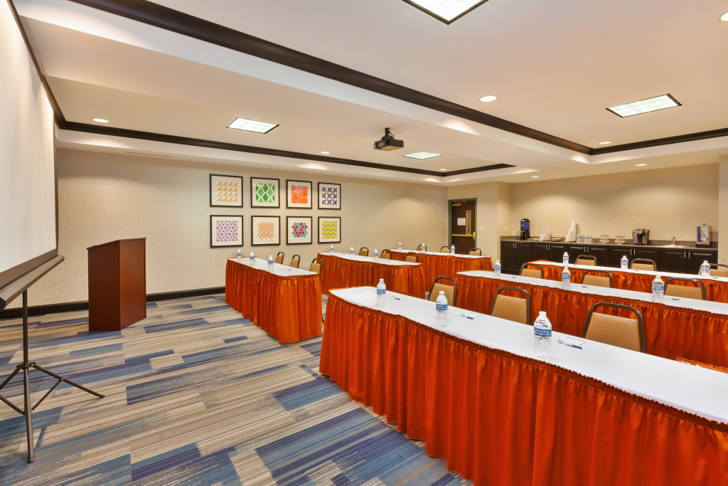 Holiday Inn Express Hotel & Suites Warminster-Horsham by IHG
