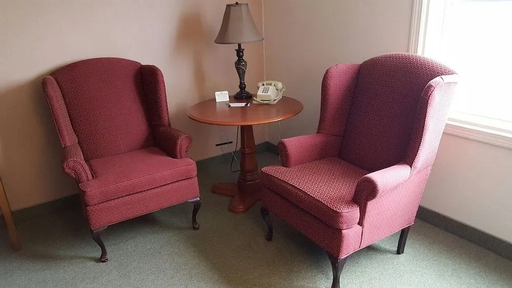 Eagle's Lodge Motel