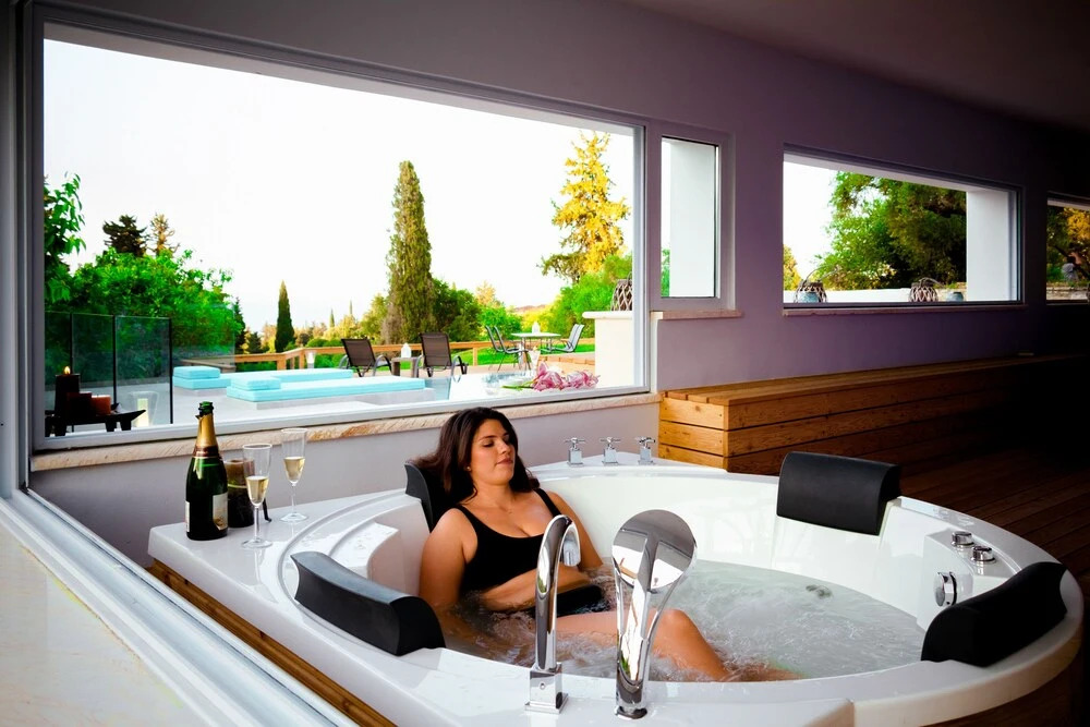 Villa Castelletto heated pool jacuzzi
