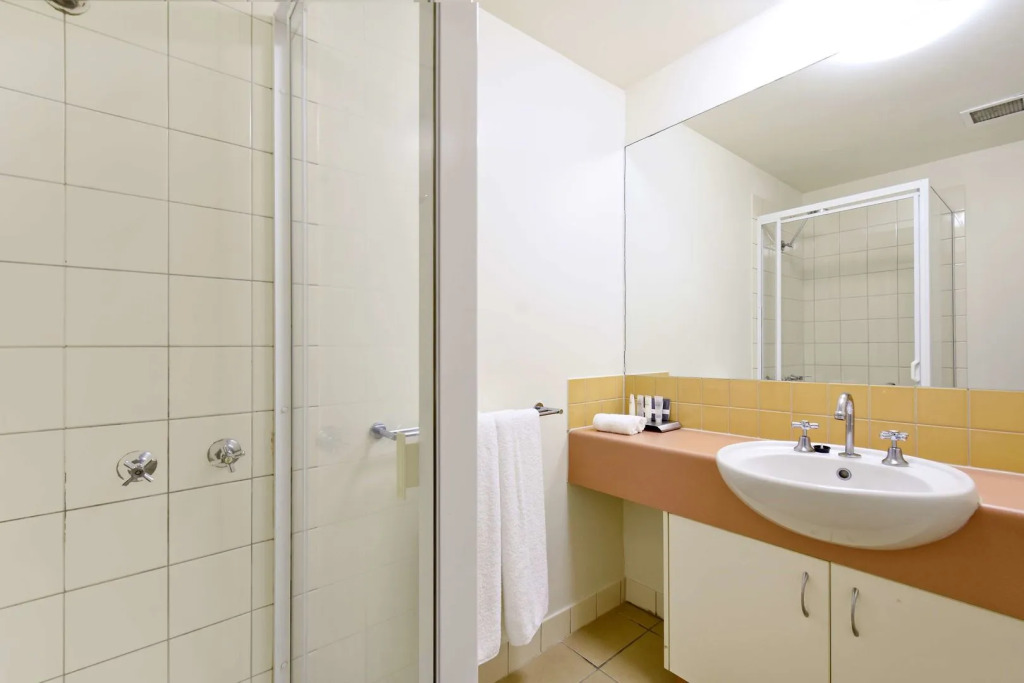 Metro Advance Apartments & Hotel