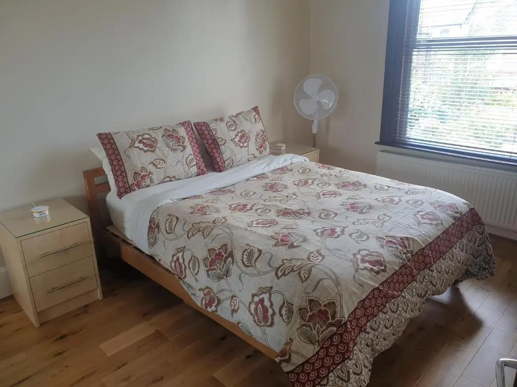 London Luxury Apartments 1min walk from Underground, with FREE PARKING FREE WIFI