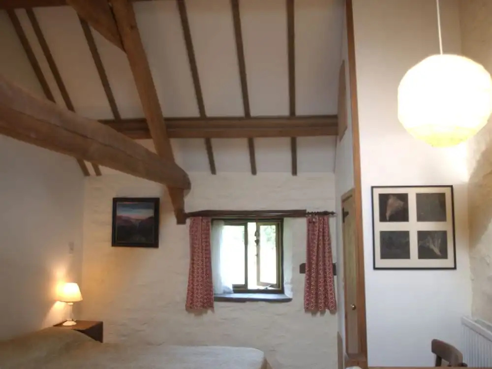 Cosy Cottage With Authentic Fireplace in the Breathtaking Duffryn Valley