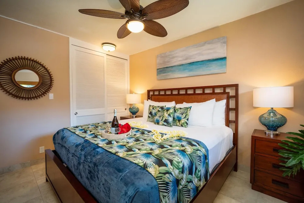 Kuleana 409 Oceanfront 1 bedroom 1 bath condo 1 Condo by RedAwning