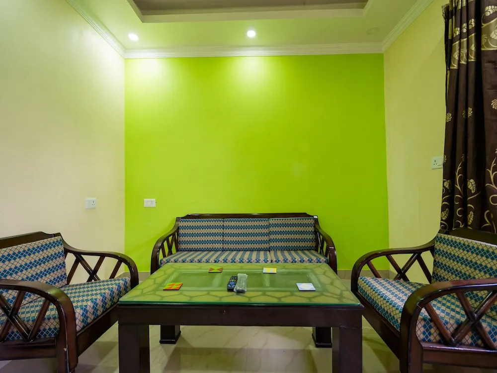 OYO 14055 Home Exotic 1BHK Barlowganj